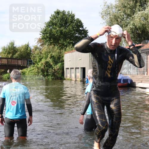31.08.2025 - Elbe Triathlon Hamburg Luisa Fischer http://msf.ph/oto/8684415 31.08.2025 10:27:35 Schwimmen 1122, 1291, 1304 meine-sportfotos.de