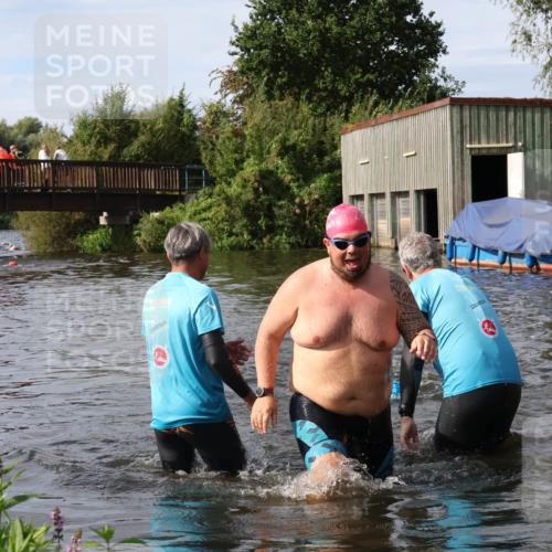 31.08.2025 - Elbe Triathlon Hamburg Luisa Fischer http://msf.ph/oto/8684466 31.08.2025 10:28:39 Schwimmen 1172, 1272 meine-sportfotos.de