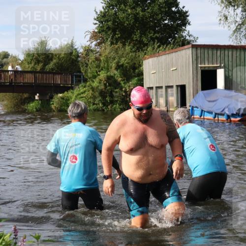 31.08.2025 - Elbe Triathlon Hamburg Luisa Fischer http://msf.ph/oto/8684469 31.08.2025 10:28:39 Schwimmen 1172, 1272 meine-sportfotos.de