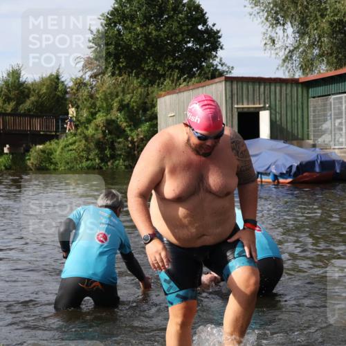 31.08.2025 - Elbe Triathlon Hamburg Luisa Fischer http://msf.ph/oto/8684474 31.08.2025 10:28:41 Schwimmen 1172, 1272 meine-sportfotos.de