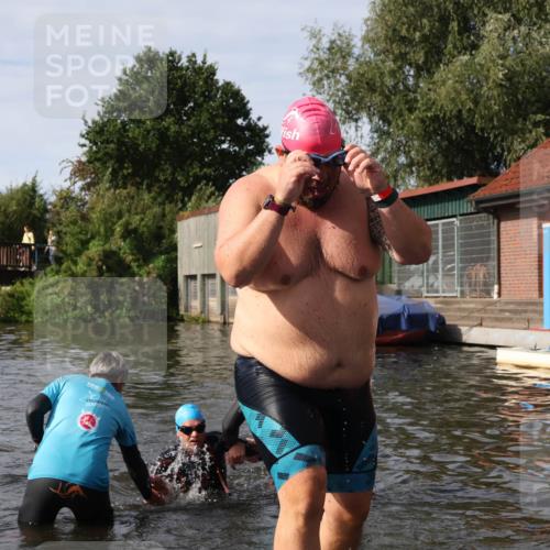 31.08.2025 - Elbe Triathlon Hamburg Luisa Fischer http://msf.ph/oto/8684479 31.08.2025 10:28:42 Schwimmen 1172, 1272 meine-sportfotos.de
