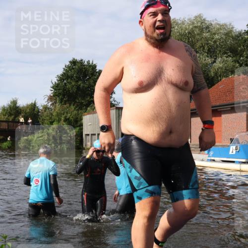 31.08.2025 - Elbe Triathlon Hamburg Luisa Fischer http://msf.ph/oto/8684485 31.08.2025 10:28:43 Schwimmen 1172, 1272 meine-sportfotos.de