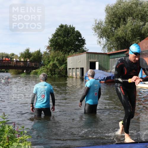 31.08.2025 - Elbe Triathlon Hamburg Luisa Fischer http://msf.ph/oto/8684489 31.08.2025 10:28:45 Schwimmen 1172, 1272 meine-sportfotos.de