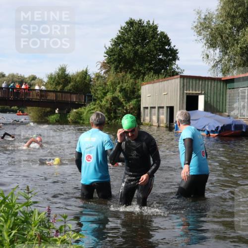 31.08.2025 - Elbe Triathlon Hamburg Luisa Fischer http://msf.ph/oto/8684495 31.08.2025 10:29:13 Schwimmen 1161, 1258, 1298 meine-sportfotos.de