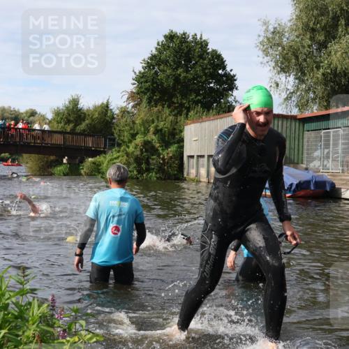 31.08.2025 - Elbe Triathlon Hamburg Luisa Fischer http://msf.ph/oto/8684502 31.08.2025 10:29:15 Schwimmen 1161, 1258, 1298 meine-sportfotos.de