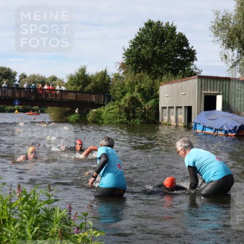 31.08.2025 - Elbe Triathlon Hamburg Luisa Fischer http://msf.ph/oto/8684507 31.08.2025 10:29:17 Schwimmen 1161, 1258, 1298 meine-sportfotos.de