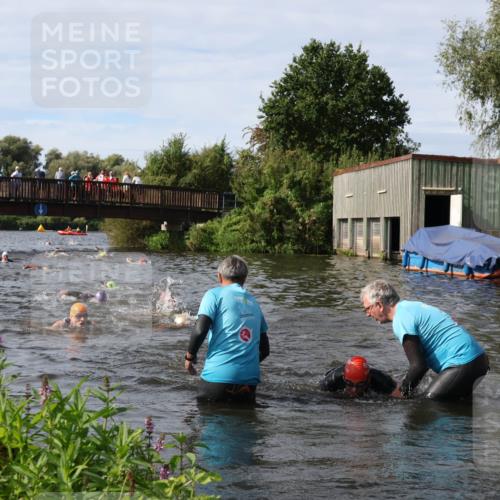 31.08.2025 - Elbe Triathlon Hamburg Luisa Fischer http://msf.ph/oto/8684509 31.08.2025 10:29:18 Schwimmen 1161, 1258, 1298 meine-sportfotos.de