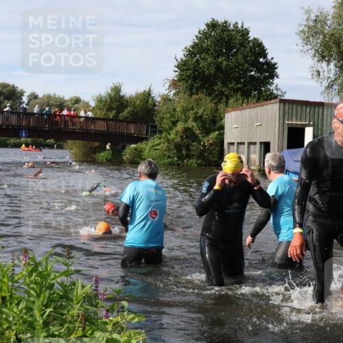 31.08.2025 - Elbe Triathlon Hamburg Luisa Fischer http://msf.ph/oto/8684524 31.08.2025 10:29:21 Schwimmen 1161, 1248, 1286, 1298 meine-sportfotos.de