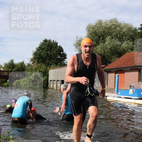 31.08.2025 - Elbe Triathlon Hamburg Luisa Fischer http://msf.ph/oto/8684560 31.08.2025 10:29:28 Schwimmen 772, 1248, 1274, 1286, 1301 meine-sportfotos.de
