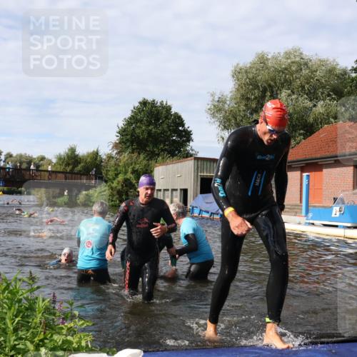 31.08.2025 - Elbe Triathlon Hamburg Luisa Fischer http://msf.ph/oto/8684579 31.08.2025 10:29:34 Schwimmen 772, 1265, 1274, 1301 meine-sportfotos.de