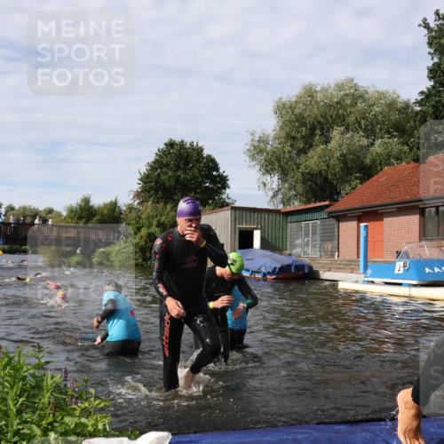 31.08.2025 - Elbe Triathlon Hamburg Luisa Fischer http://msf.ph/oto/8684585 31.08.2025 10:29:35 Schwimmen 772, 1265, 1274, 1301 meine-sportfotos.de