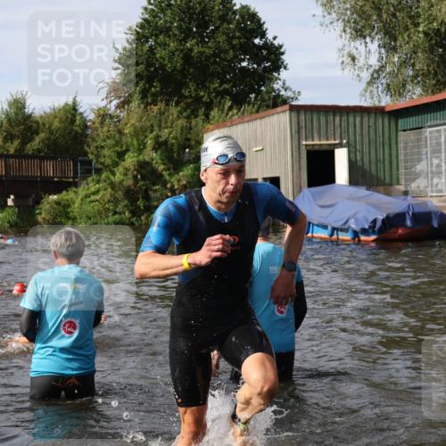 31.08.2025 - Elbe Triathlon Hamburg Luisa Fischer http://msf.ph/oto/8684591 31.08.2025 10:29:39 Schwimmen 772, 1265, 1274, 1297, 1301 meine-sportfotos.de
