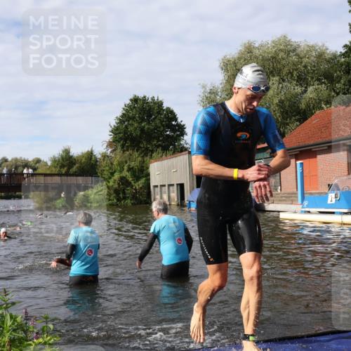 31.08.2025 - Elbe Triathlon Hamburg Luisa Fischer http://msf.ph/oto/8684595 31.08.2025 10:29:40 Schwimmen 772, 1265, 1274, 1297 meine-sportfotos.de