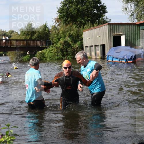 31.08.2025 - Elbe Triathlon Hamburg Luisa Fischer http://msf.ph/oto/8684600 31.08.2025 10:29:43 Schwimmen 1265, 1281, 1297 meine-sportfotos.de