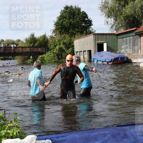 31.08.2025 - Elbe Triathlon Hamburg Luisa Fischer http://msf.ph/oto/8684602 31.08.2025 10:29:43 Schwimmen 1265, 1281, 1297 meine-sportfotos.de