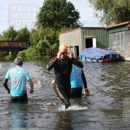 31.08.2025 - Elbe Triathlon Hamburg Luisa Fischer http://msf.ph/oto/8684604 31.08.2025 10:29:44 Schwimmen 1281, 1297 meine-sportfotos.de