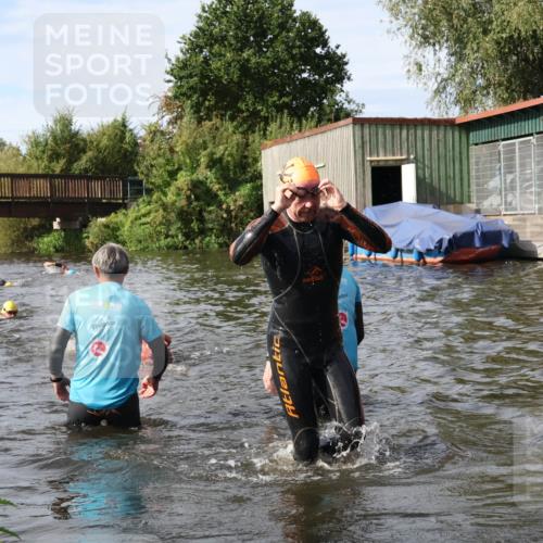 31.08.2025 - Elbe Triathlon Hamburg Luisa Fischer http://msf.ph/oto/8684607 31.08.2025 10:29:44 Schwimmen 1281, 1297 meine-sportfotos.de