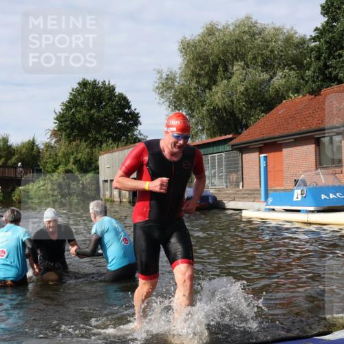 31.08.2025 - Elbe Triathlon Hamburg Luisa Fischer http://msf.ph/oto/8684620 31.08.2025 10:29:52 Schwimmen 1255, 1273, 1281, 1312 meine-sportfotos.de