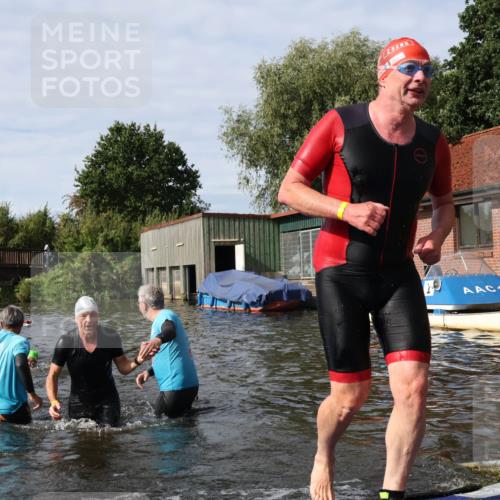 31.08.2025 - Elbe Triathlon Hamburg Luisa Fischer http://msf.ph/oto/8684624 31.08.2025 10:29:53 Schwimmen 1255, 1273, 1281, 1312 meine-sportfotos.de
