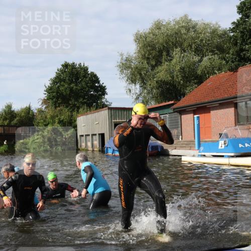 31.08.2025 - Elbe Triathlon Hamburg Luisa Fischer http://msf.ph/oto/8684638 31.08.2025 10:29:59 Schwimmen 1255, 1273, 1303, 1312, 1323 meine-sportfotos.de