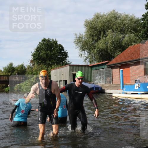 31.08.2025 - Elbe Triathlon Hamburg Luisa Fischer http://msf.ph/oto/8684657 31.08.2025 10:30:03 Schwimmen 1255, 1273, 1303, 1323 meine-sportfotos.de
