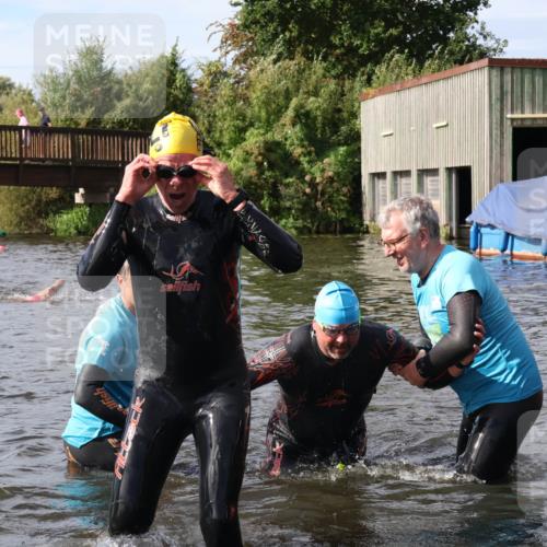 31.08.2025 - Elbe Triathlon Hamburg Luisa Fischer http://msf.ph/oto/8684680 31.08.2025 10:30:14 Schwimmen 1277, 1327 meine-sportfotos.de