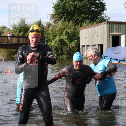 31.08.2025 - Elbe Triathlon Hamburg Luisa Fischer http://msf.ph/oto/8684683 31.08.2025 10:30:15 Schwimmen 1277, 1327 meine-sportfotos.de