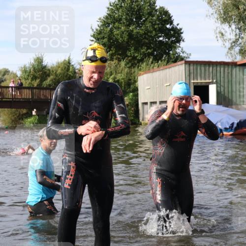 31.08.2025 - Elbe Triathlon Hamburg Luisa Fischer http://msf.ph/oto/8684689 31.08.2025 10:30:16 Schwimmen 1277, 1327 meine-sportfotos.de