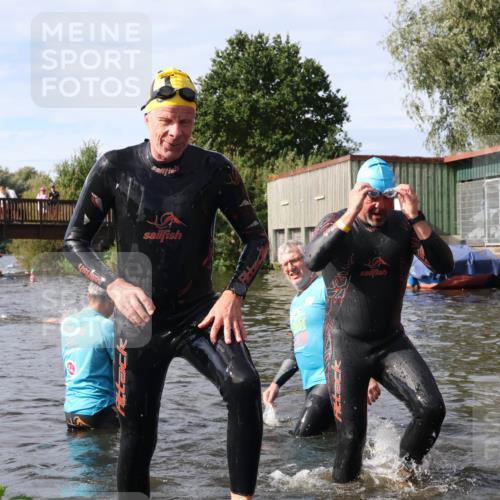 31.08.2025 - Elbe Triathlon Hamburg Luisa Fischer http://msf.ph/oto/8684691 31.08.2025 10:30:17 Schwimmen 1277, 1327 meine-sportfotos.de