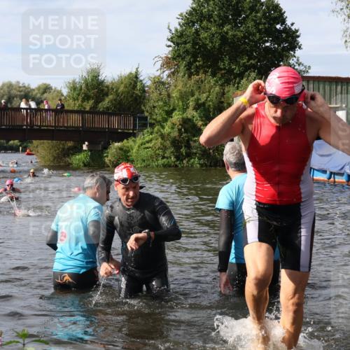 31.08.2025 - Elbe Triathlon Hamburg Luisa Fischer http://msf.ph/oto/8684706 31.08.2025 10:30:35 Schwimmen 1283, 1329 meine-sportfotos.de