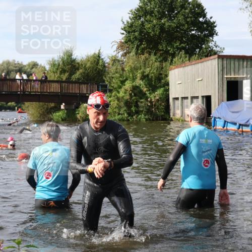 31.08.2025 - Elbe Triathlon Hamburg Luisa Fischer http://msf.ph/oto/8684712 31.08.2025 10:30:36 Schwimmen 1283, 1329 meine-sportfotos.de