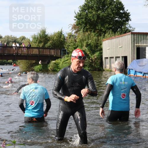 31.08.2025 - Elbe Triathlon Hamburg Luisa Fischer http://msf.ph/oto/8684714 31.08.2025 10:30:37 Schwimmen 1283, 1329 meine-sportfotos.de