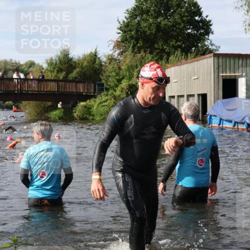 31.08.2025 - Elbe Triathlon Hamburg Luisa Fischer http://msf.ph/oto/8684720 31.08.2025 10:30:37 Schwimmen 1283, 1329 meine-sportfotos.de