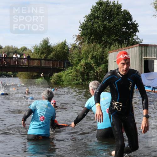 31.08.2025 - Elbe Triathlon Hamburg Luisa Fischer http://msf.ph/oto/8684735 31.08.2025 10:30:50 Schwimmen 1306, 1321, 1326 meine-sportfotos.de