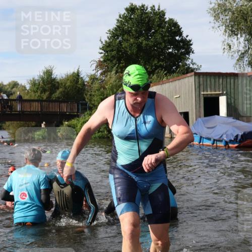 31.08.2025 - Elbe Triathlon Hamburg Luisa Fischer http://msf.ph/oto/8684849 31.08.2025 10:31:57 Schwimmen 1251, 1266, 1299, 1310, 1311, 1338 meine-sportfotos.de