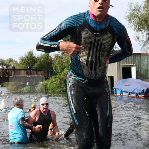 31.08.2025 - Elbe Triathlon Hamburg Luisa Fischer http://msf.ph/oto/8684867 31.08.2025 10:32:00 Schwimmen 1251, 1266, 1299, 1305, 1311, 1338 meine-sportfotos.de
