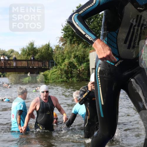 31.08.2025 - Elbe Triathlon Hamburg Luisa Fischer http://msf.ph/oto/8684869 31.08.2025 10:32:01 Schwimmen 1251, 1266, 1299, 1305, 1311 meine-sportfotos.de