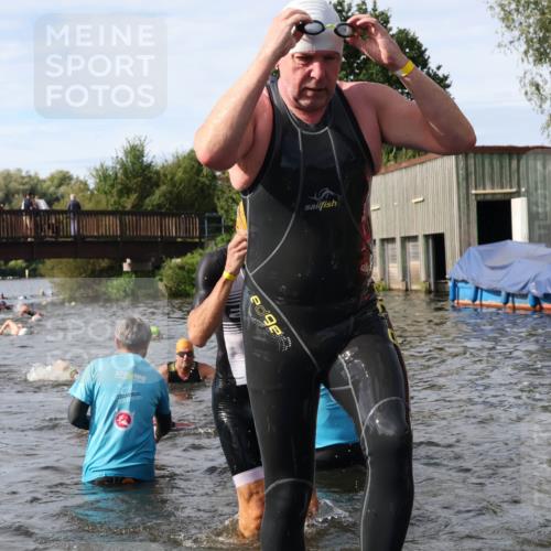 31.08.2025 - Elbe Triathlon Hamburg Luisa Fischer http://msf.ph/oto/8684891 31.08.2025 10:32:05 Schwimmen 1256, 1266, 1299, 1305, 1311 meine-sportfotos.de