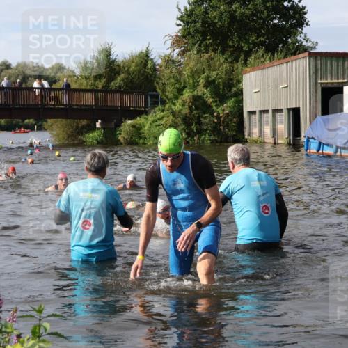 31.08.2025 - Elbe Triathlon Hamburg Luisa Fischer http://msf.ph/oto/8684941 31.08.2025 10:32:30 Schwimmen 1263, 1319 meine-sportfotos.de