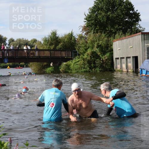 31.08.2025 - Elbe Triathlon Hamburg Luisa Fischer http://msf.ph/oto/8684957 31.08.2025 10:32:35 Schwimmen 1263, 1319, 1335 meine-sportfotos.de