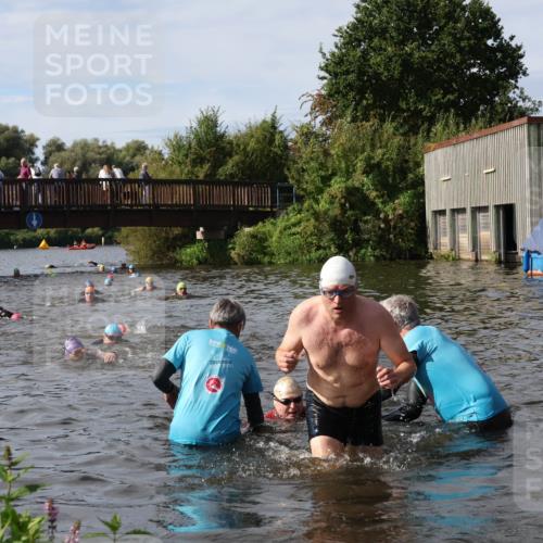31.08.2025 - Elbe Triathlon Hamburg Luisa Fischer http://msf.ph/oto/8684961 31.08.2025 10:32:36 Schwimmen 1263, 1319, 1335 meine-sportfotos.de