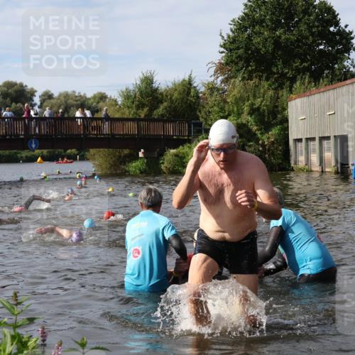 31.08.2025 - Elbe Triathlon Hamburg Luisa Fischer http://msf.ph/oto/8684968 31.08.2025 10:32:37 Schwimmen 1263, 1319, 1335 meine-sportfotos.de