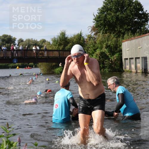 31.08.2025 - Elbe Triathlon Hamburg Luisa Fischer http://msf.ph/oto/8684969 31.08.2025 10:32:37 Schwimmen 1263, 1319, 1335 meine-sportfotos.de