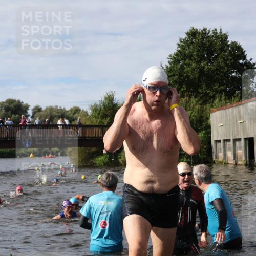 31.08.2025 - Elbe Triathlon Hamburg Luisa Fischer http://msf.ph/oto/8684974 31.08.2025 10:32:38 Schwimmen 1263, 1319, 1322, 1335 meine-sportfotos.de