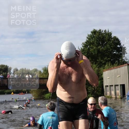 31.08.2025 - Elbe Triathlon Hamburg Luisa Fischer http://msf.ph/oto/8684976 31.08.2025 10:32:38 Schwimmen 1263, 1319, 1322, 1335 meine-sportfotos.de