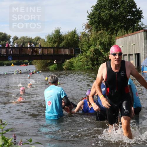 31.08.2025 - Elbe Triathlon Hamburg Luisa Fischer http://msf.ph/oto/8684991 31.08.2025 10:32:45 Schwimmen 1314, 1318, 1320, 1322, 1335 meine-sportfotos.de