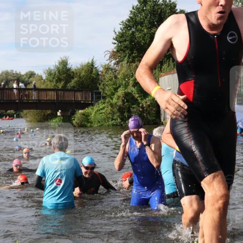 31.08.2025 - Elbe Triathlon Hamburg Luisa Fischer http://msf.ph/oto/8684998 31.08.2025 10:32:47 Schwimmen 1252, 1300, 1314, 1318, 1320, 1322 meine-sportfotos.de