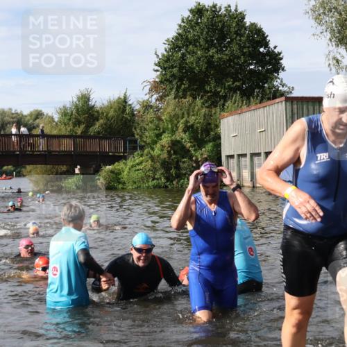 31.08.2025 - Elbe Triathlon Hamburg Luisa Fischer http://msf.ph/oto/8685000 31.08.2025 10:32:48 Schwimmen 1252, 1300, 1314, 1318, 1320, 1322 meine-sportfotos.de