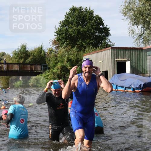31.08.2025 - Elbe Triathlon Hamburg Luisa Fischer http://msf.ph/oto/8685006 31.08.2025 10:32:49 Schwimmen 1252, 1300, 1314, 1318, 1320, 1322 meine-sportfotos.de