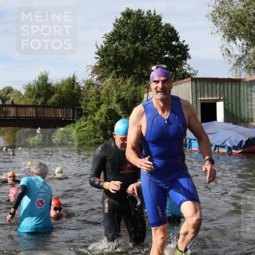 31.08.2025 - Elbe Triathlon Hamburg Luisa Fischer http://msf.ph/oto/8685012 31.08.2025 10:32:50 Schwimmen 1252, 1300, 1314, 1318, 1320, 1322 meine-sportfotos.de